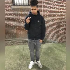 Meet your Posher, Yoan